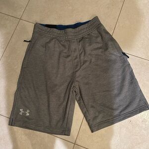 Men’s under armour shorts zipper side pockets